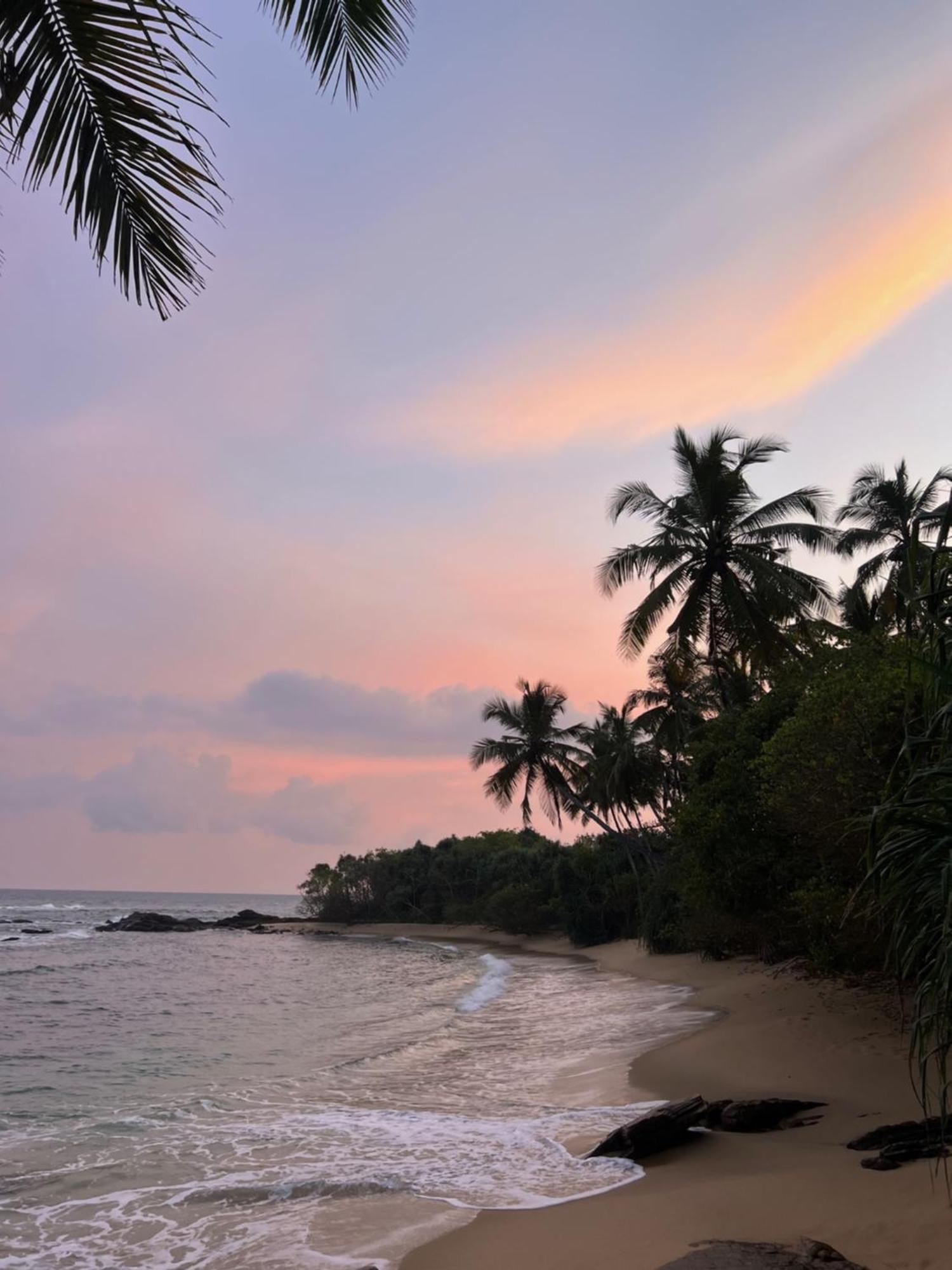 Into The Blue - Yoga Included & Walk To 3 Beaches Tangalle Exterior photo