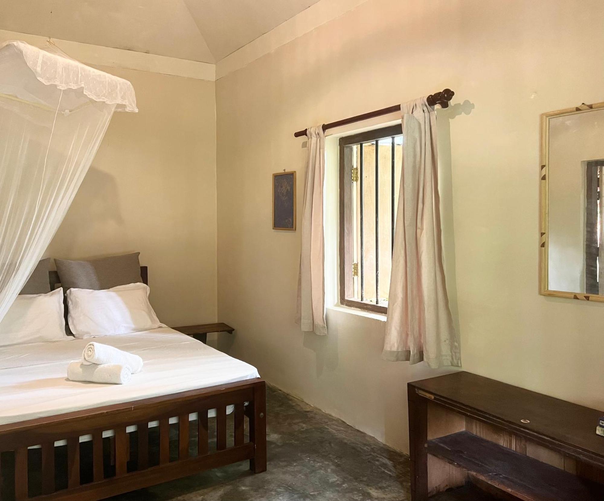 Into The Blue - Yoga Included & Walk To 3 Beaches Tangalle Exterior photo