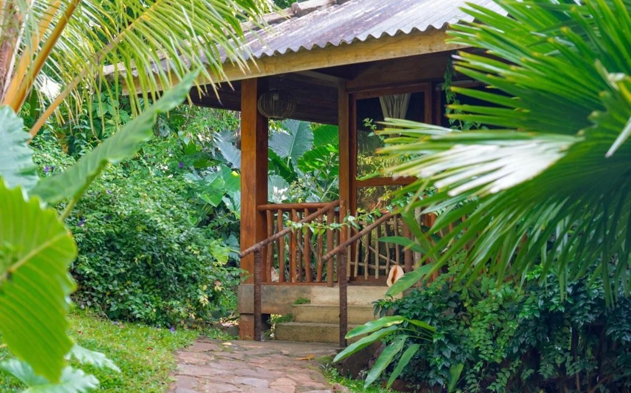 Into The Blue - Yoga Included & Walk To 3 Beaches Tangalle Exterior photo