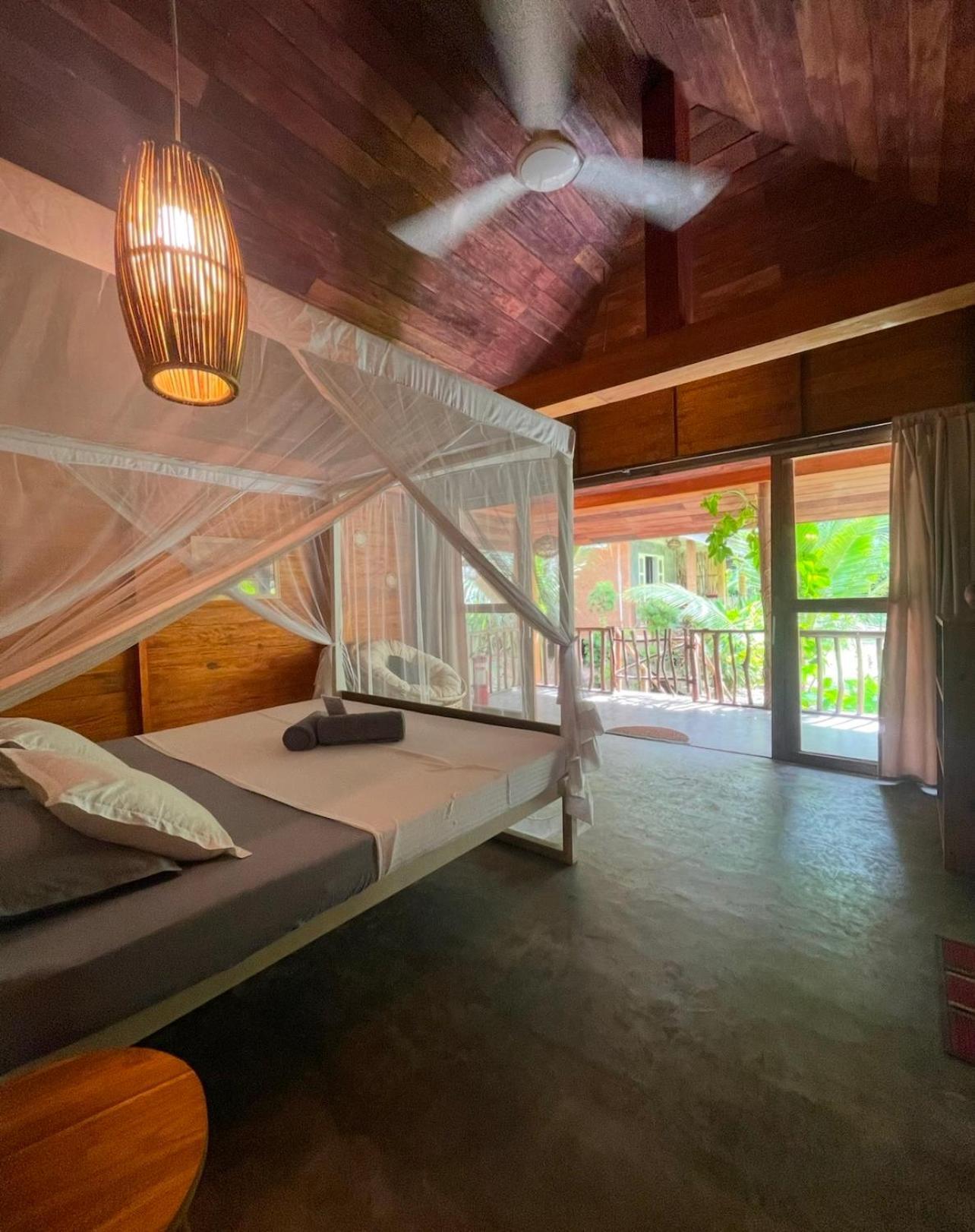 Into The Blue - Yoga Included & Walk To 3 Beaches Tangalle Exterior photo