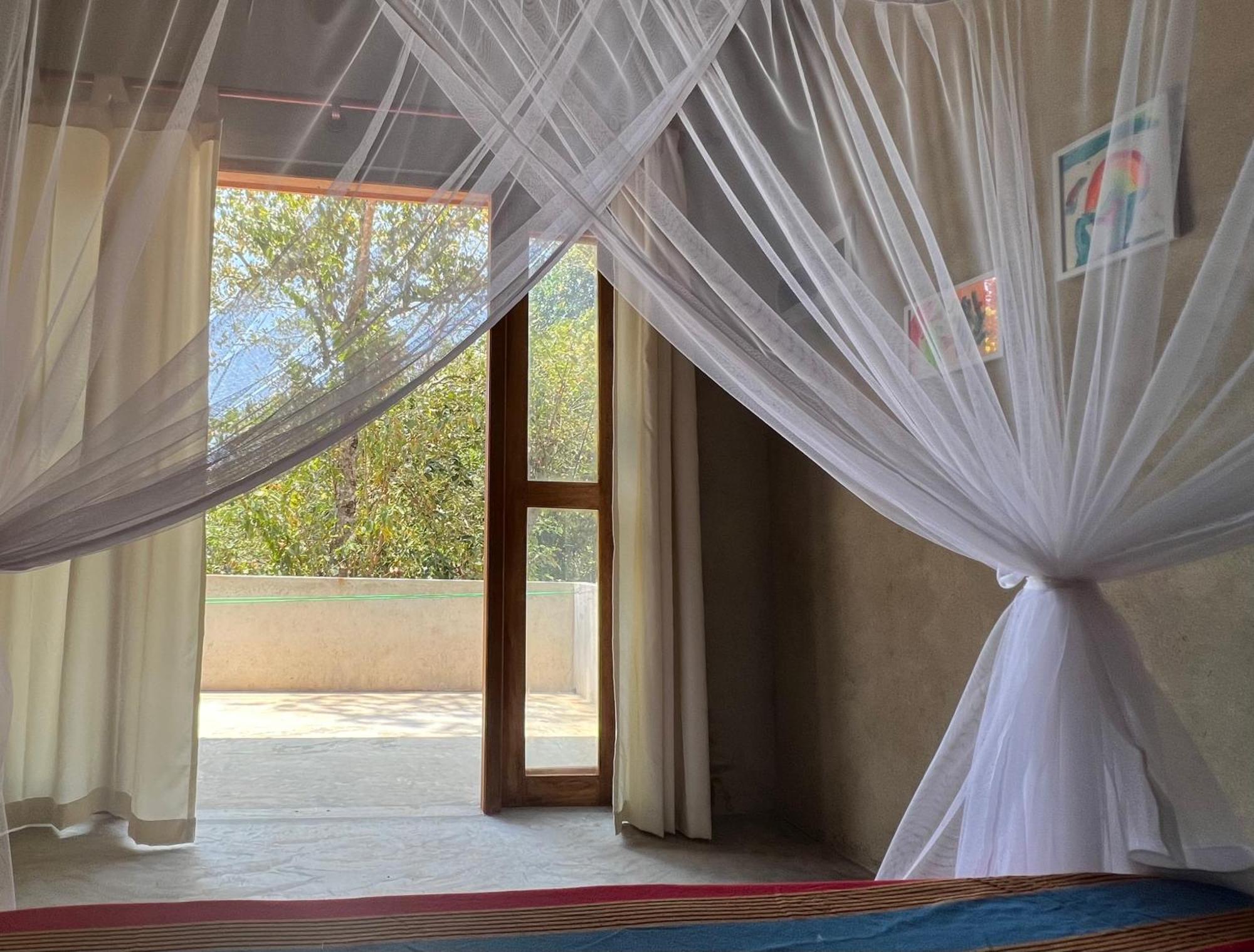 Into The Blue - Yoga Included & Walk To 3 Beaches Tangalle Exterior photo