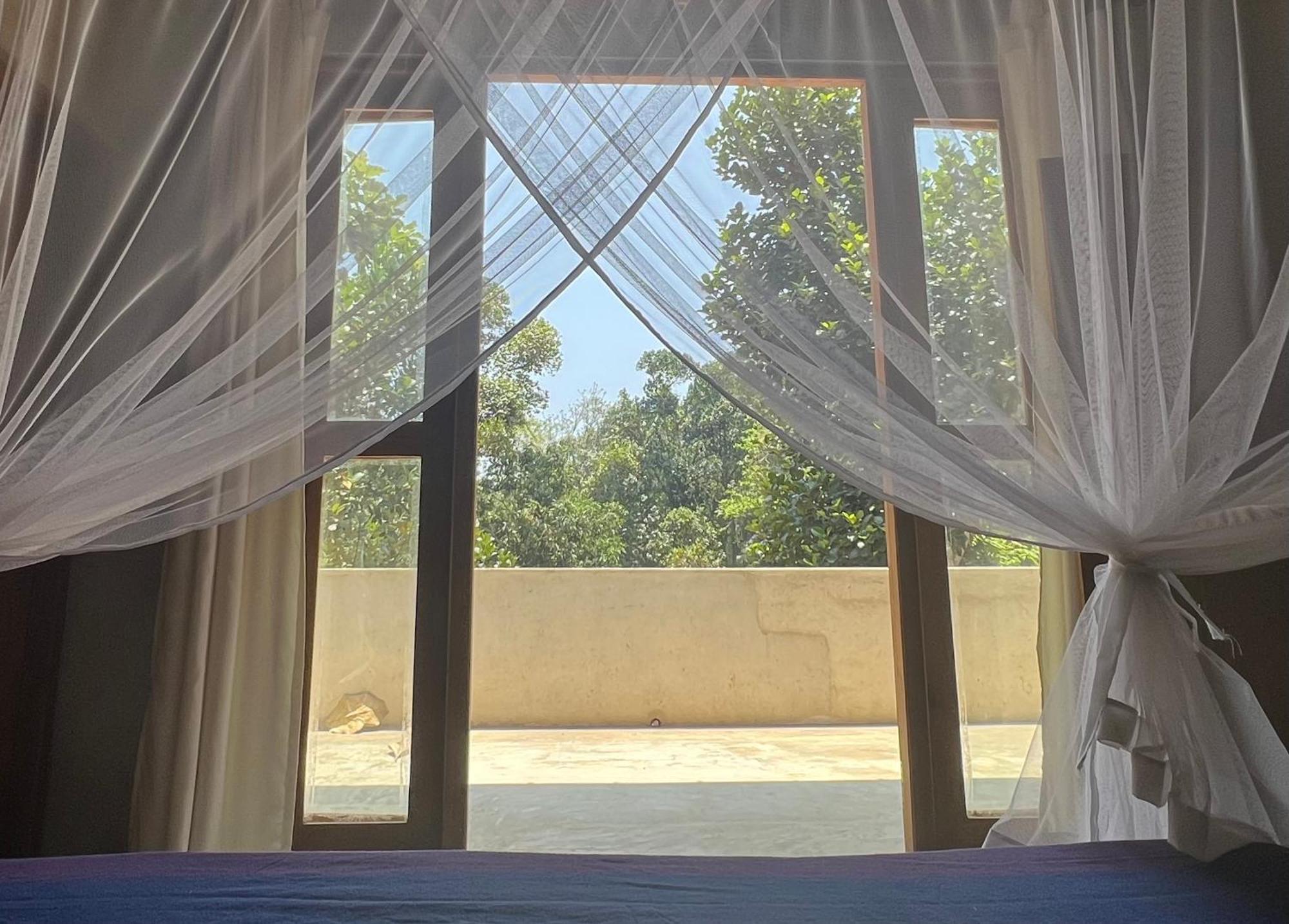 Into The Blue - Yoga Included & Walk To 3 Beaches Tangalle Exterior photo
